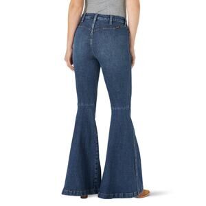 Wrangler Retro High Rise Trumpet Flare Medium Wash Bareback Yoke 27x36 11MPFJW